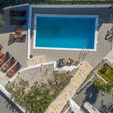 Petra With Private Pool Makarská