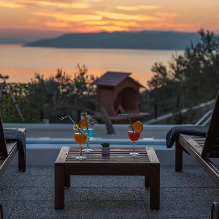 Petra With Private Pool * Makarska