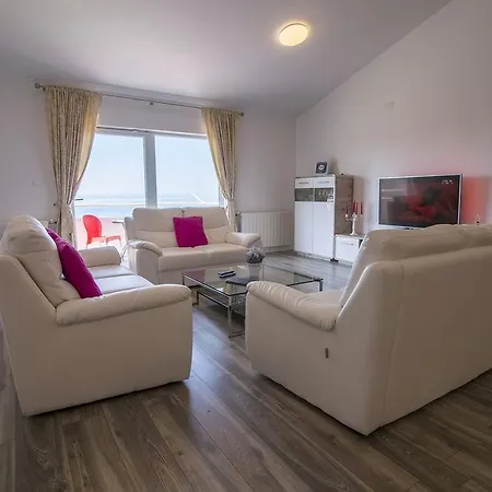 Petra With Private Pool Apartman Makarska