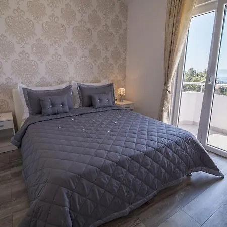 Petra With Private Pool Apartman Makarska