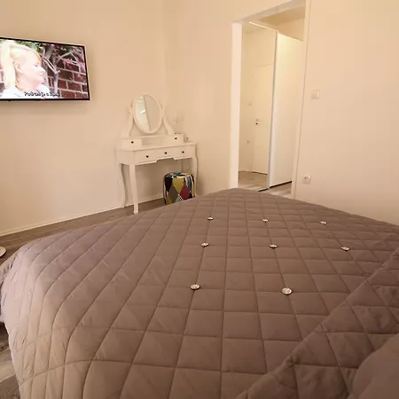 Apartament Petra With Private Pool Makarska