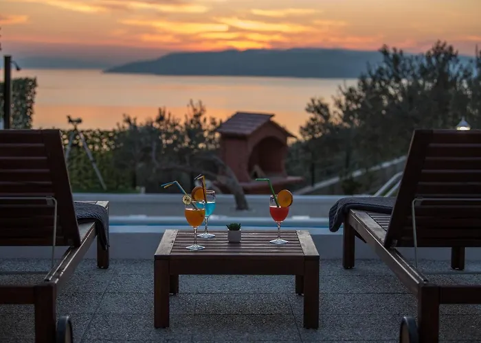 Petra With Private Pool * Makarska