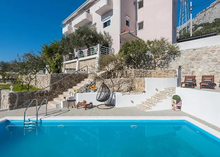 Petra With Private Pool Makarska
